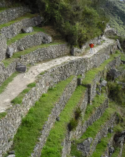 Hikers on the Inca Trail near Wiñay Wayna